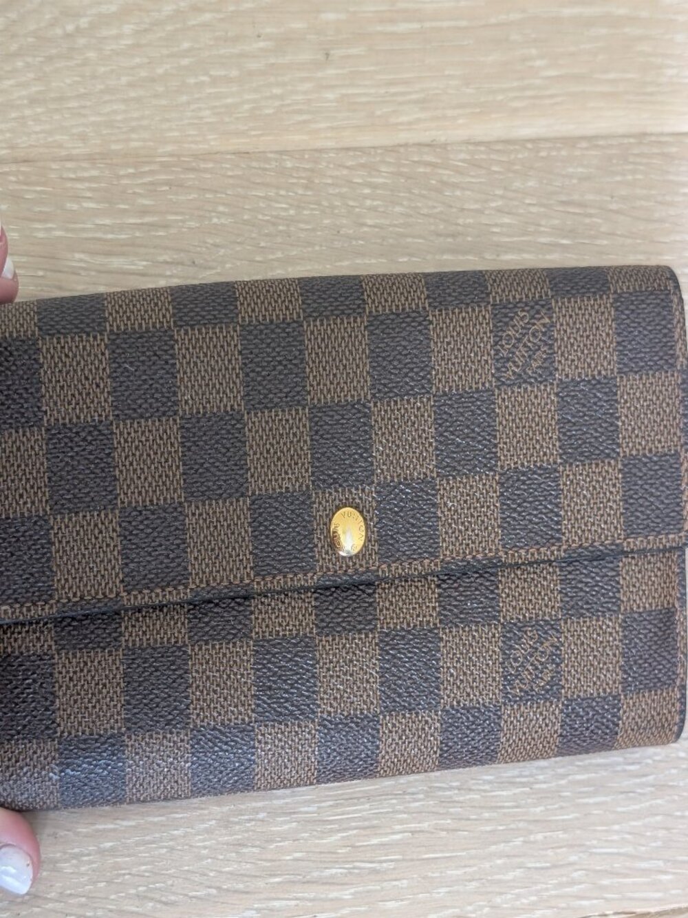 Authentic Louis Vuitton Damier long bifold wallet - great condition